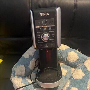Ninja Creami Deluxe  with FIVE Tubs
